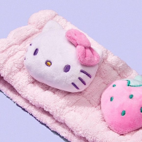Hello Kitty Limited Edition Strawberry Graphic Bath Headband - Picture 5 of 6